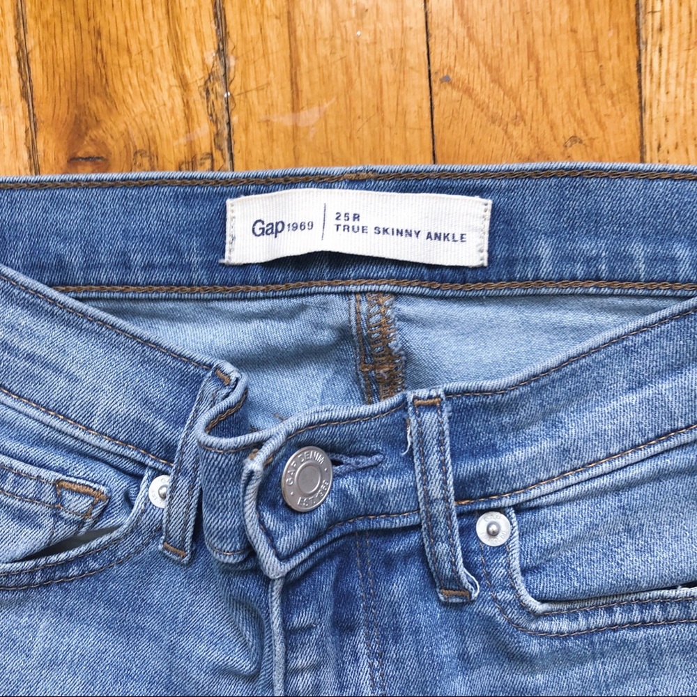 GAP True Skinny Ankle w/ Raw Hem